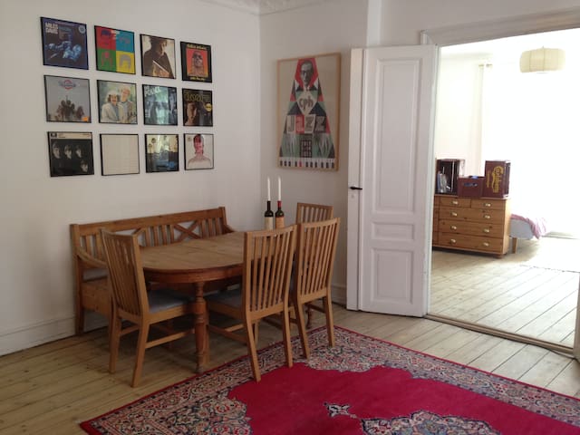 Classic and homely corner apartment gallery image 2