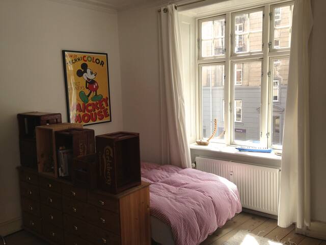 Classic and homely corner apartment gallery image 4