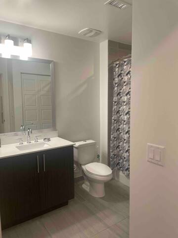 Spacious 2 bedroom 2 bath with pool gallery image 4