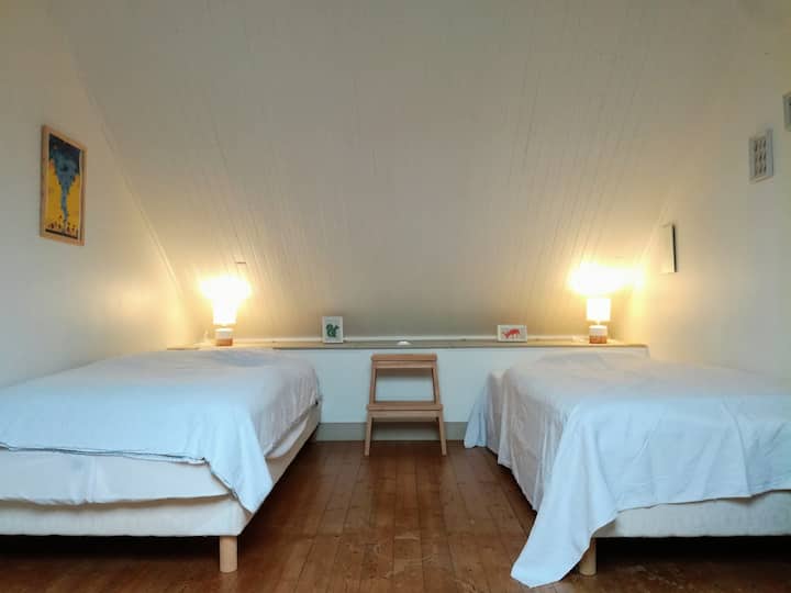 Dormitorio de 2 con 2 camas de 90 cm de acceso