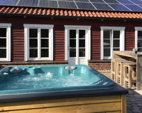 Vacation home "Tönnis Häuschen" with sauna and spa pool