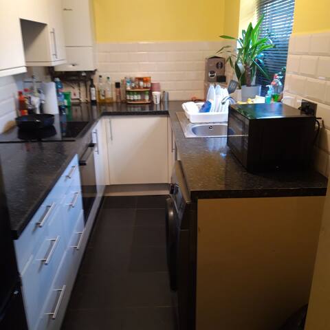 modern 3-bedroom residential home gallery image 3