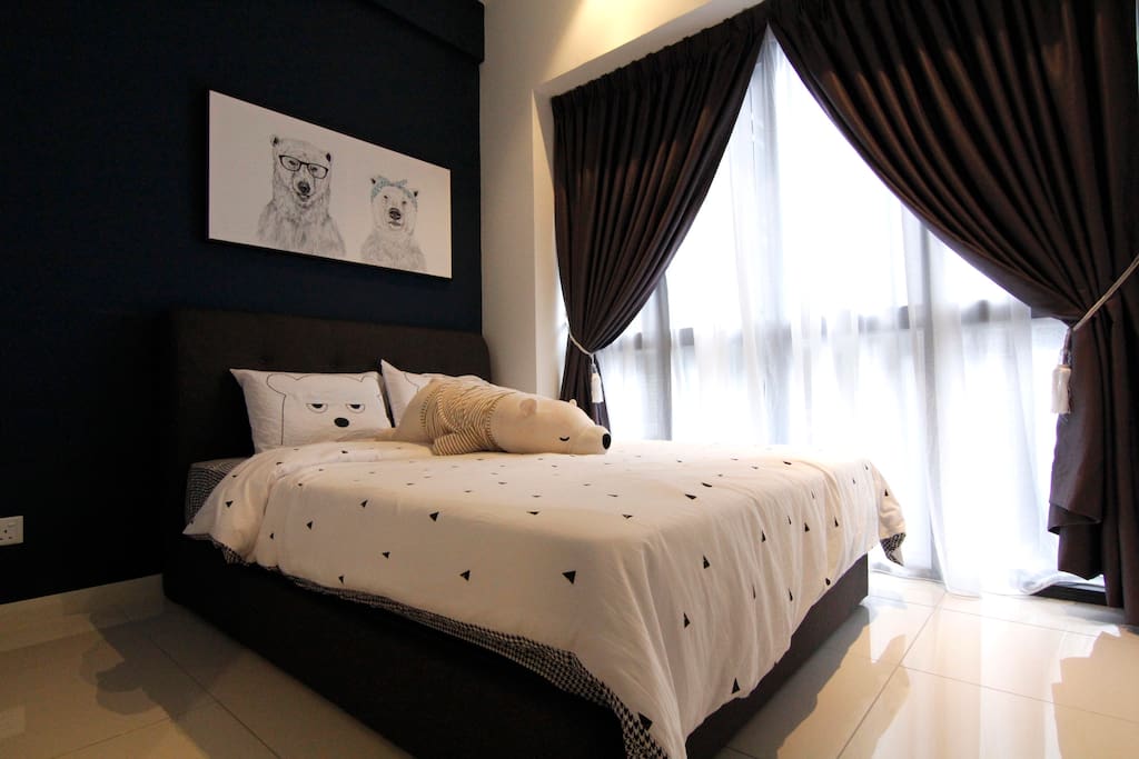 Queen Bedroom