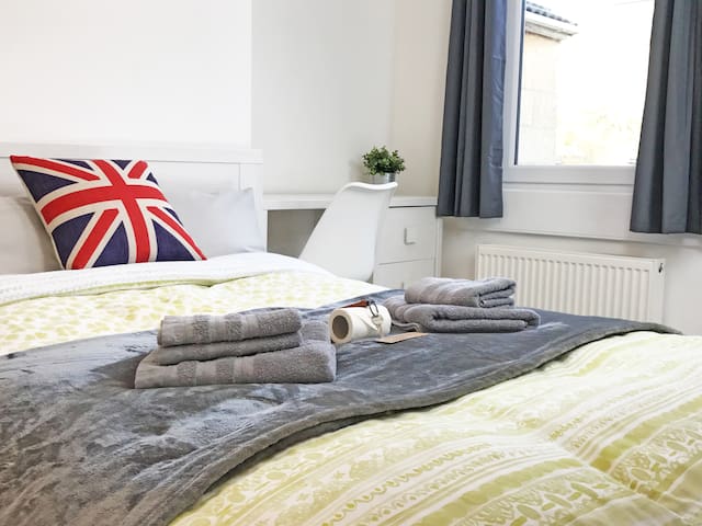 Quiet  Double + Great Location + Superfast WIFI