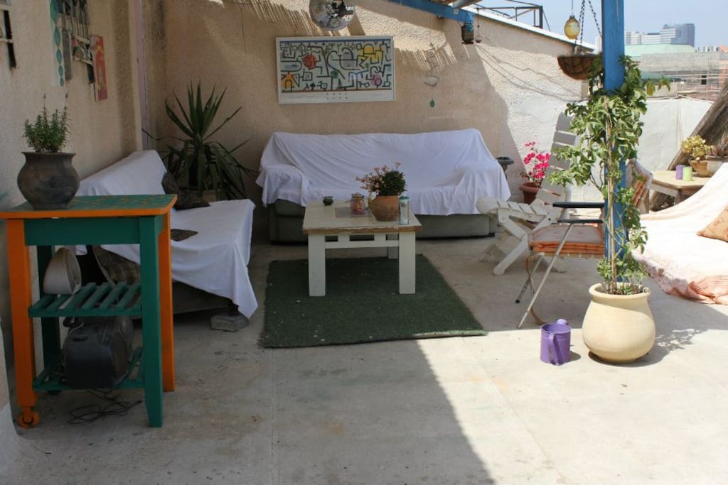 our private rooftop. you can sunbathe, or have a BBQ