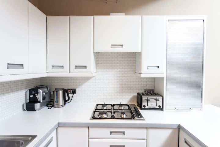 Your Place in Little Venice; 15 mins to West End gallery image 4