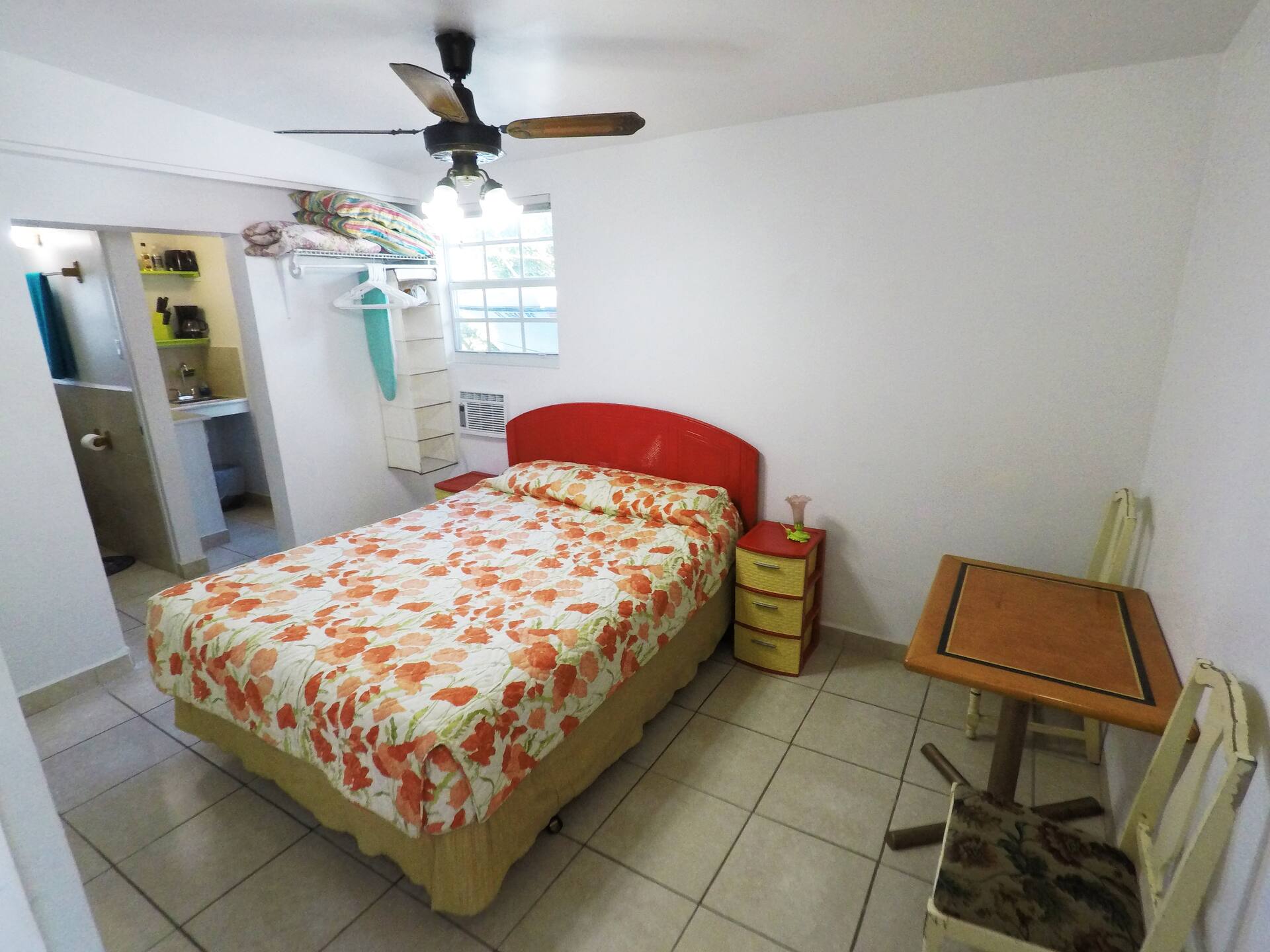 Quiet Studio by Baseball Stadium. Own Entrance