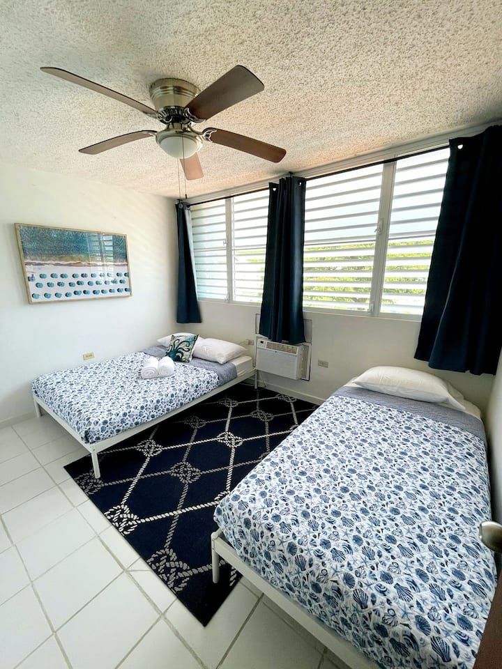 Room #3 Full Bed/Twin Bed.