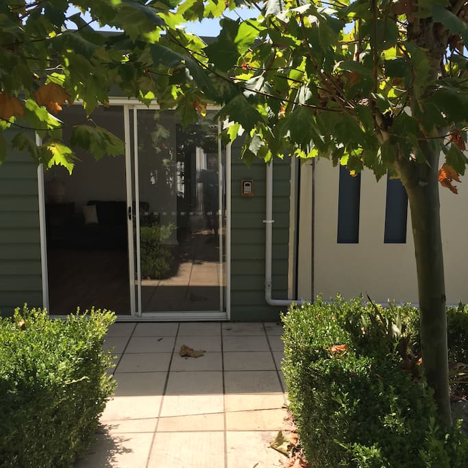 Peaceful self contained garden apartment