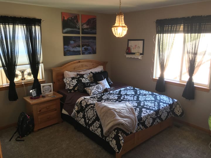 Segundo dormitorio: cama tamaño queen