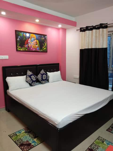 Eva's Castle -1Bhk Ac room with kitchen