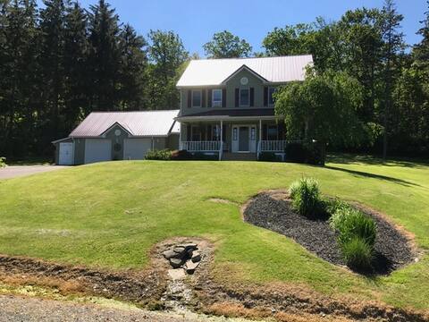 Large Family-Friendly Home, Close to ITHACA/FLX!