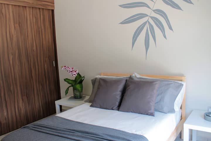 Habitación principal con baño privado
