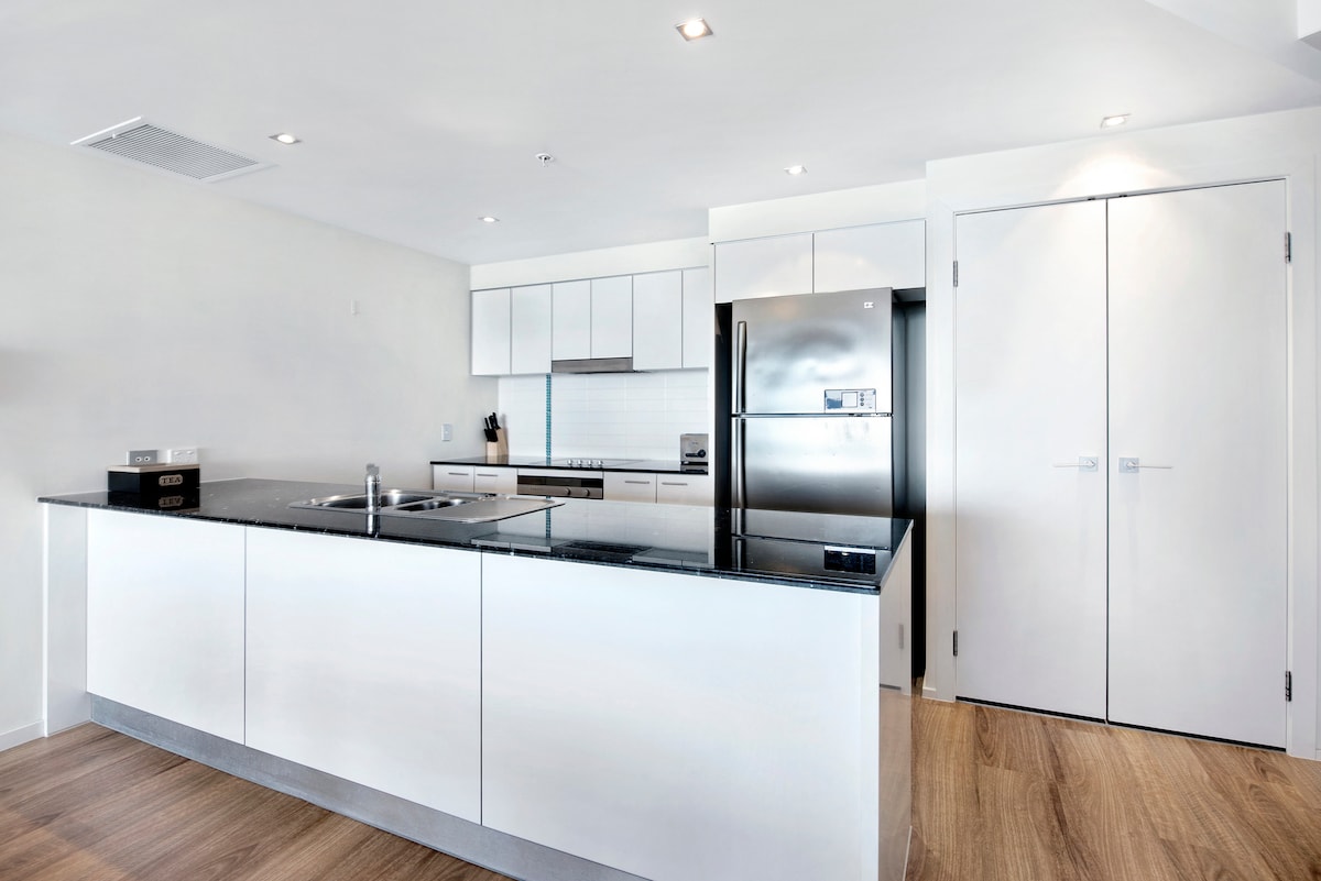 3 Bedroom Apartment in Heart of Broadbeach - photo 6