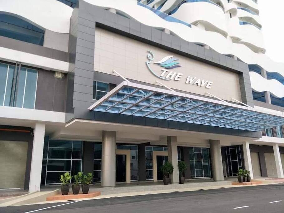 Main entrance with 24 hours security