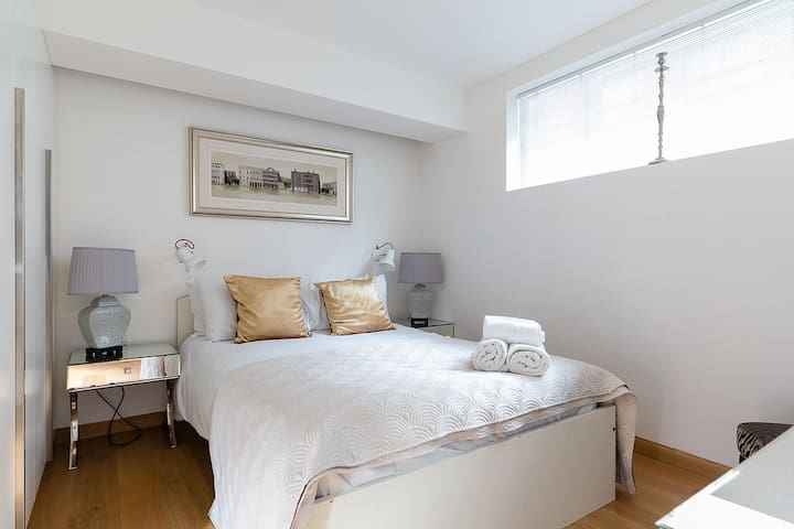 Marble Arch stylish 2-bed 2-bath apartment