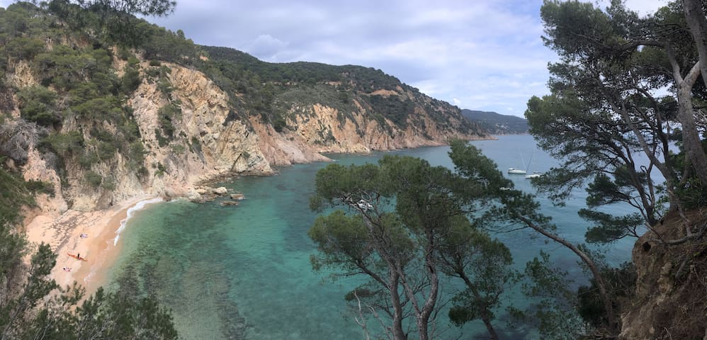 New villa with stunning (sea) views &infinity pool gallery image 4