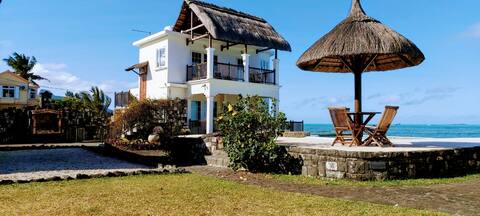 CHILLpilll Ocean Front Family Unit w/Large Terrace