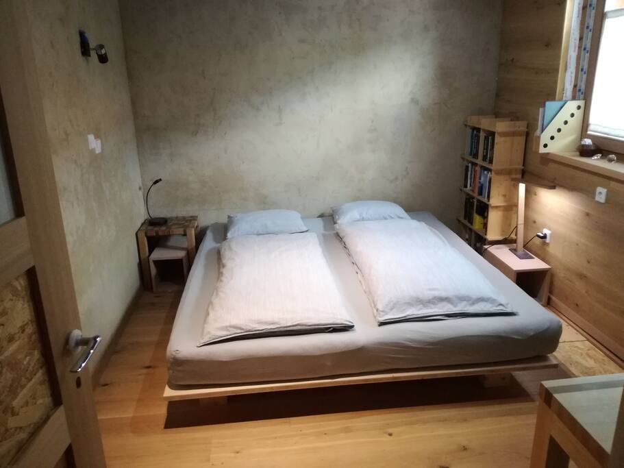 Schlafzimmer im Untergeschoss