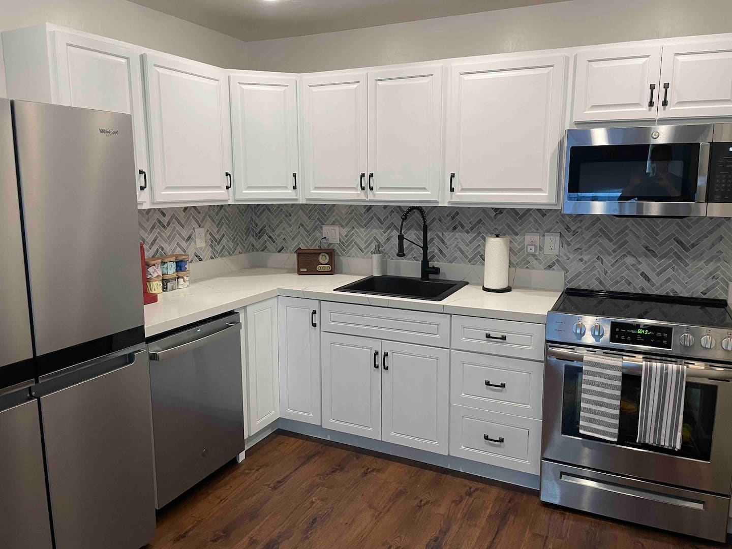 2BR Retreat with Private Entrance - Near The Strip