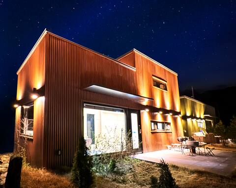 Andamiro Brown/Netflix, completed with the sensory architect of a young architect from New York, in