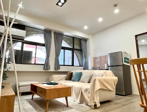 1-4 people walking Yawan/5 mins walk MRT R8/Sando shopping district/Kaohsiung Exhibition Hall/Dream Age/Dafen 100/Monthly rental