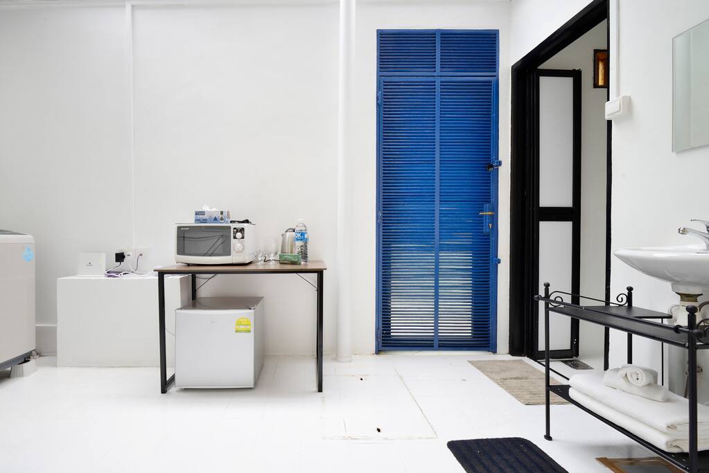 Yard with Mini Fridge and microwave