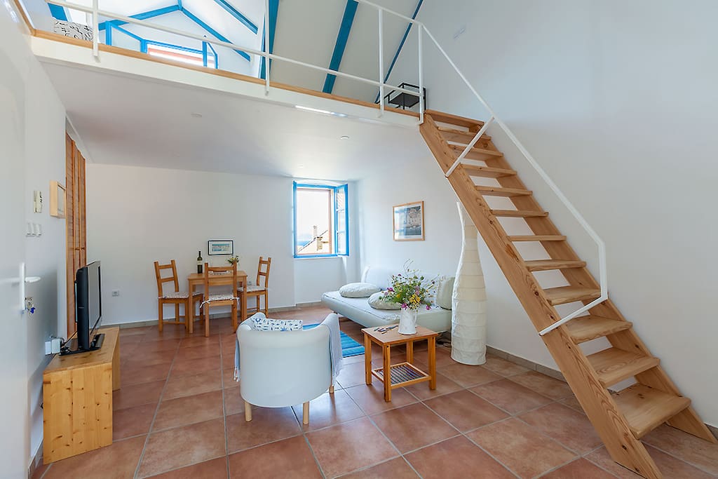 The 2-levels loft, very bright, spacious and airy, with fantastic views of Komiža's rooftops and the open sea on one side and mountains on the other.