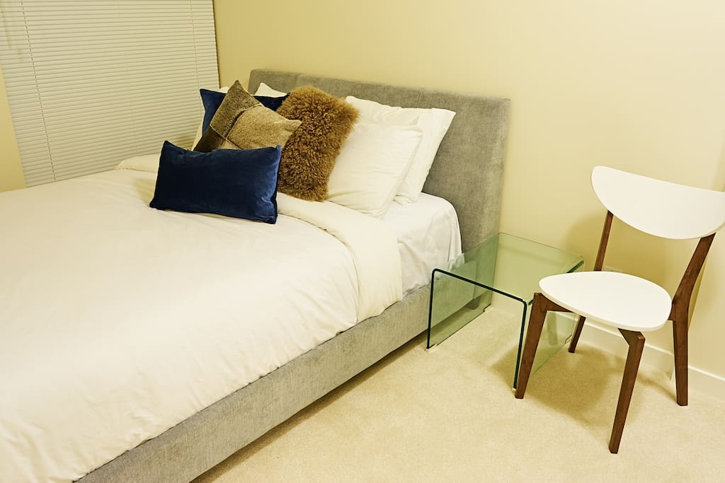 2nd bedroom upstairs with queen size bed.