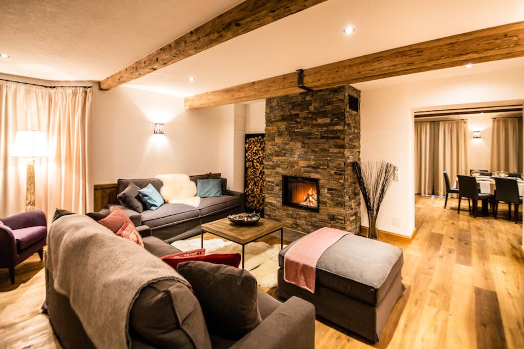 Lounge mit Kamin