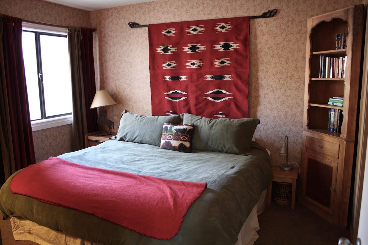 Východná manželská posteľ