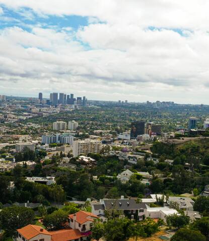Hollywood Hills W/ Views gallery image 5