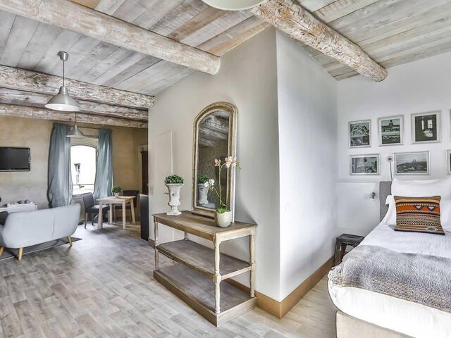 Airbnb Gordes Vacation Rentals Places To Stay Provence