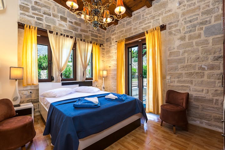 Chambre double avec accès au balcon !