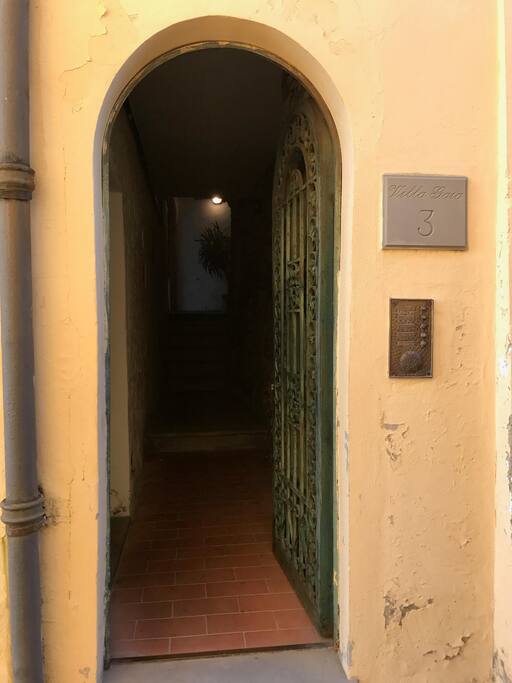 INGRESSO DALLA STRADA