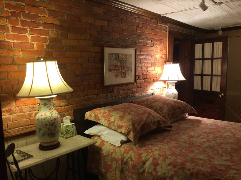The quiet, comfortable cozy guest room. Amazing (queen) mattress.