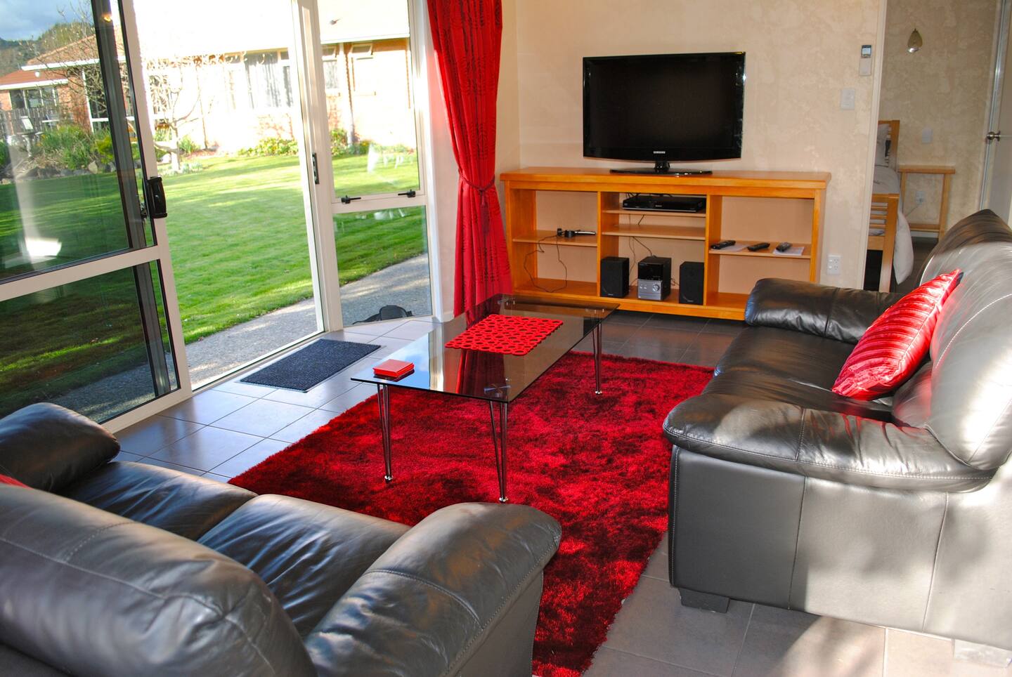 Private Garden Haven With No Cleaning Fee 2