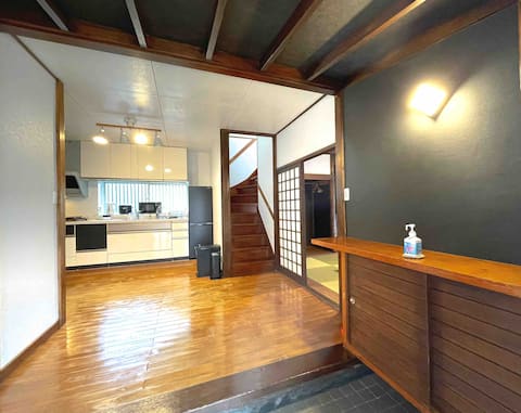 30-second walk to the Cherry Blossom Festival!
Conveniently located a 5-minute walk from the station