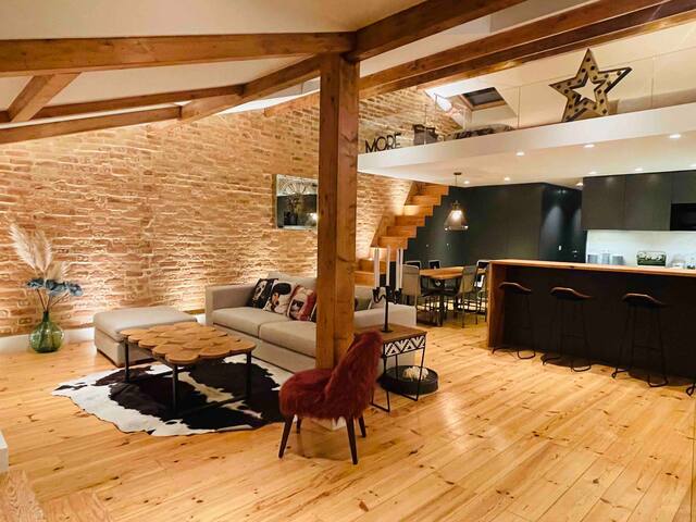 NEW!Amazing and Unique Penthouse in city center! gallery image 2