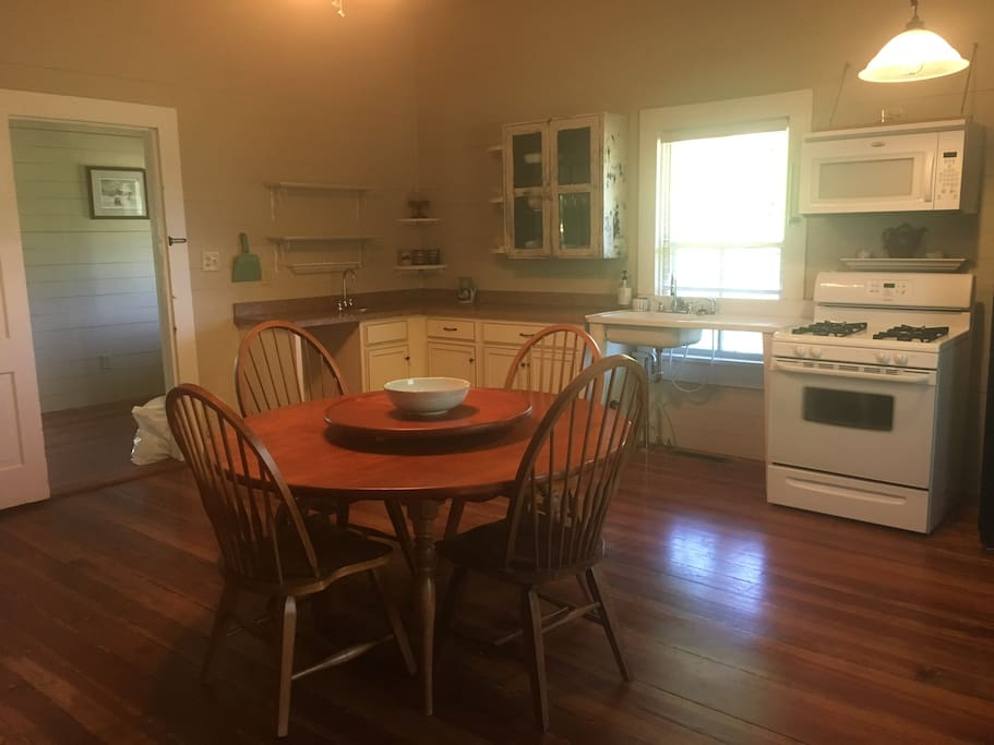 Full kitchen