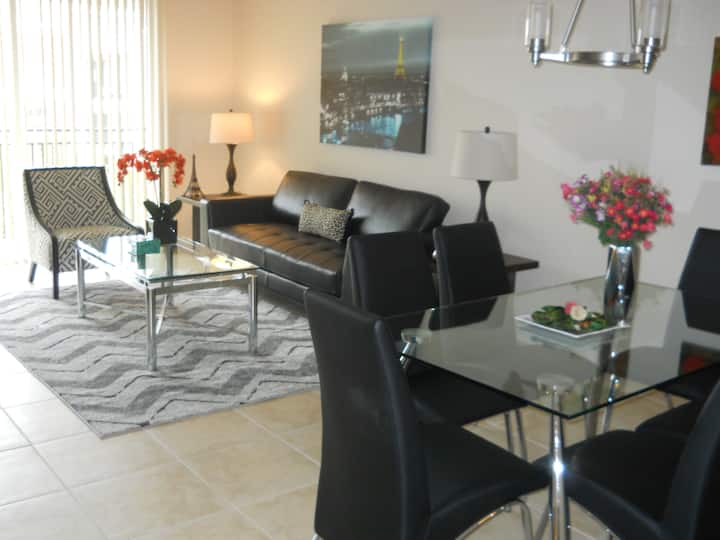 Steps To The Beach!        Str-01169 - Surfside, FL