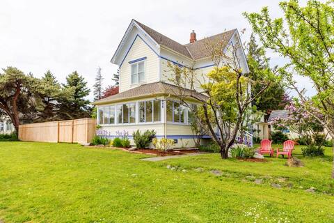 Uptown Victorian 5 bedroom, 4 bath. Sleeps 12!