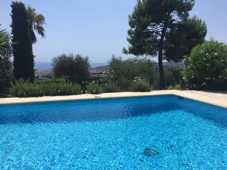 La piscine de la résidence