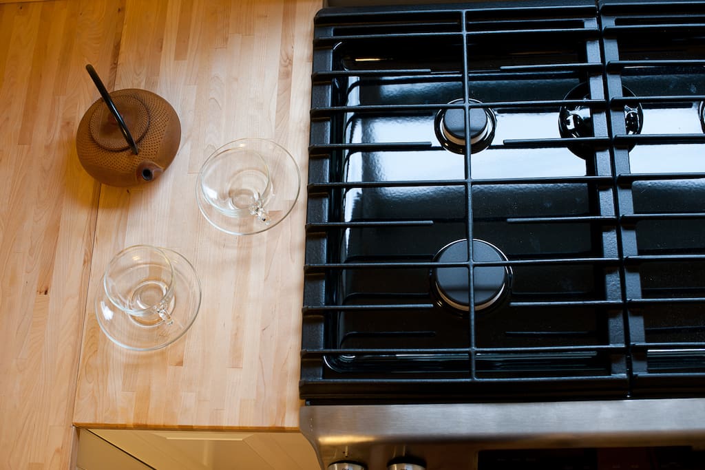 Gas stove to boil water for your tea / coffee or to cook up a meal.