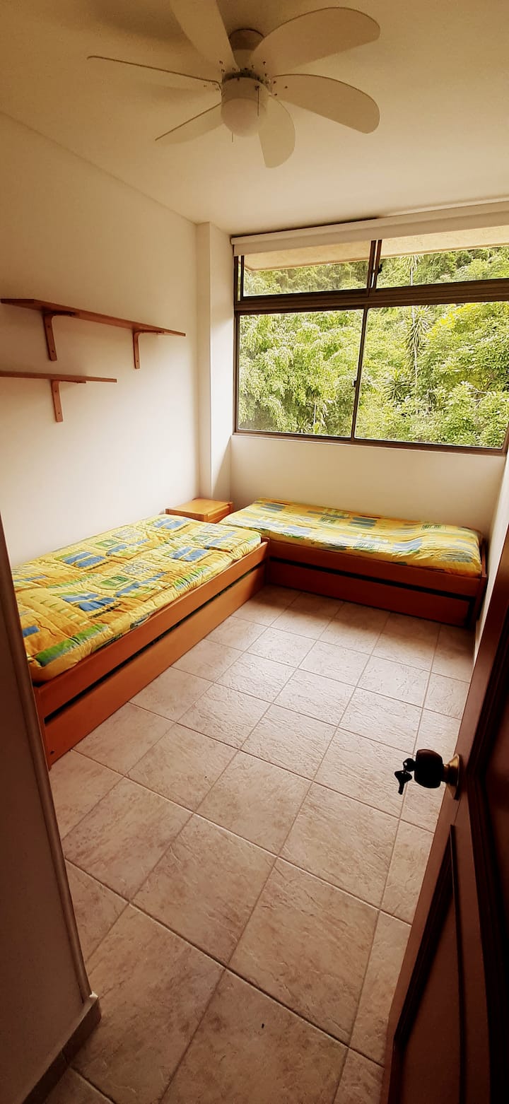 ห้องนอนรอง (เตียงเดี่ยว 3 เตียง)