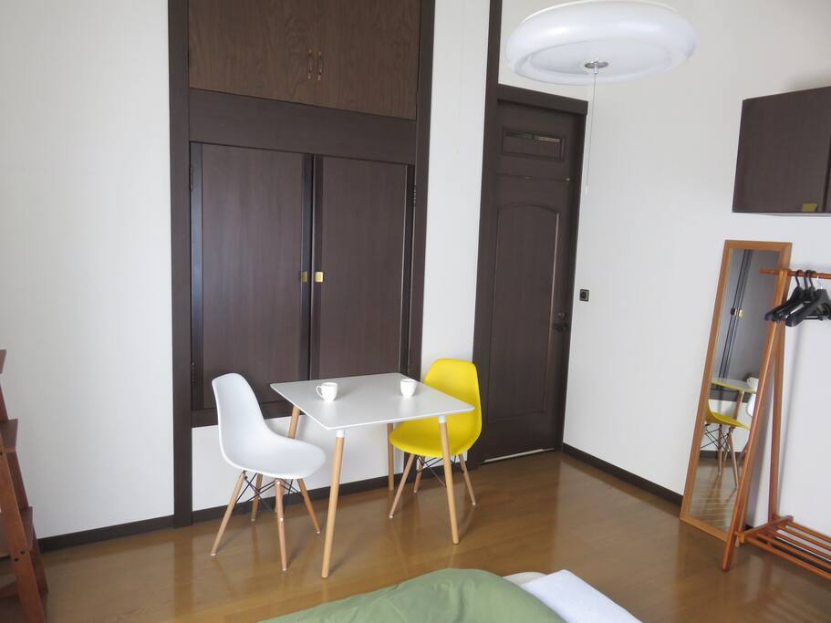 room #202 table and chairs
----the color might change.