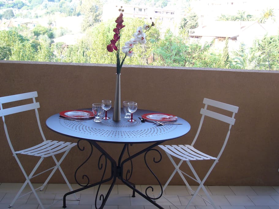 Repas sur la terrasse