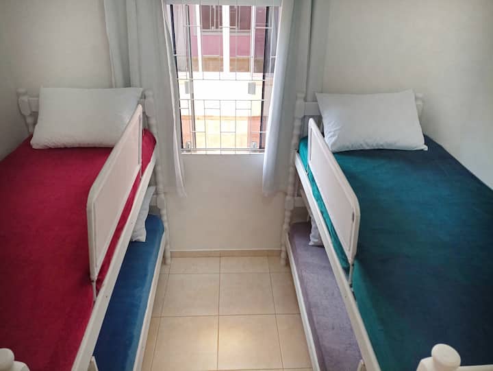 Спалня 3, двуетажни легла с парапети.