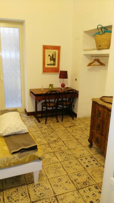 stanza doppia il bagno non è in camera ma esclusivo con doccia idromassaggio