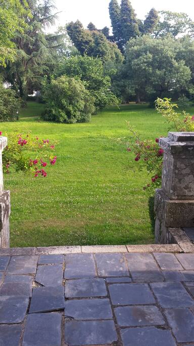 Vue de la porte fenêtre de la chambre